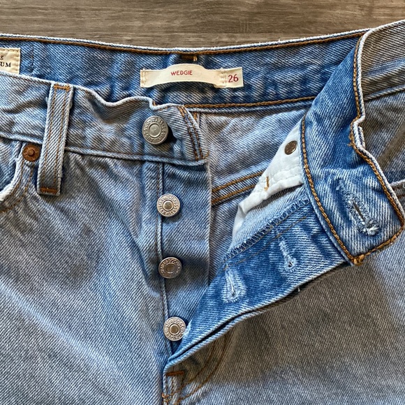 Levi’s Wedgie Fit Jeans - Picture 3 of 6